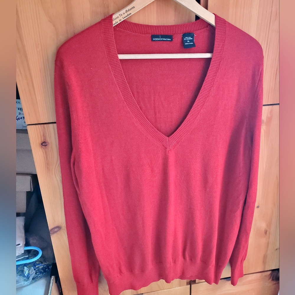 Moda International Men's Red Silk & Cashmere V Neck Sweater Size XL